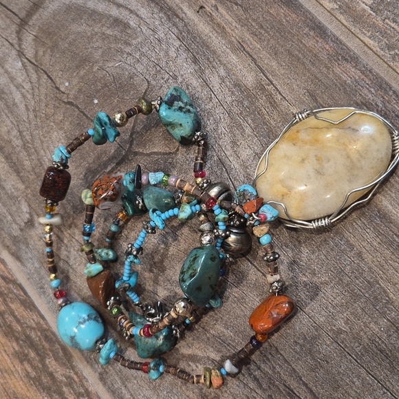 Vintage Handcrafted Southwestern Wire Wrapped Stone Pendant Beaded Necklace - Picture 4 of 14